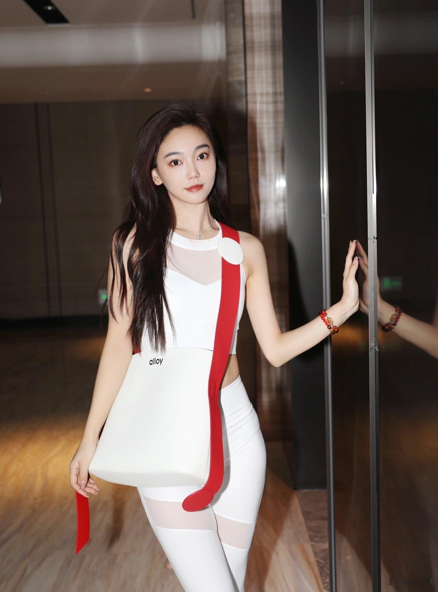 石笑歌,听说是最美体育主持人?