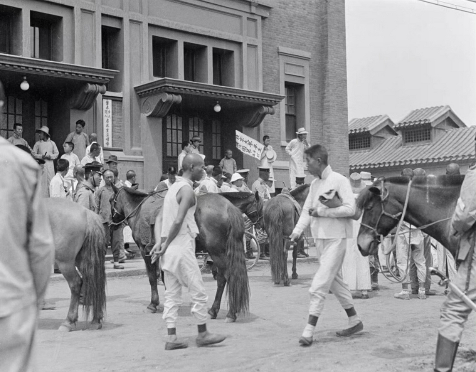 1919年,五四运动老照片,具有觉悟思想的大学生和社会精英走上街头