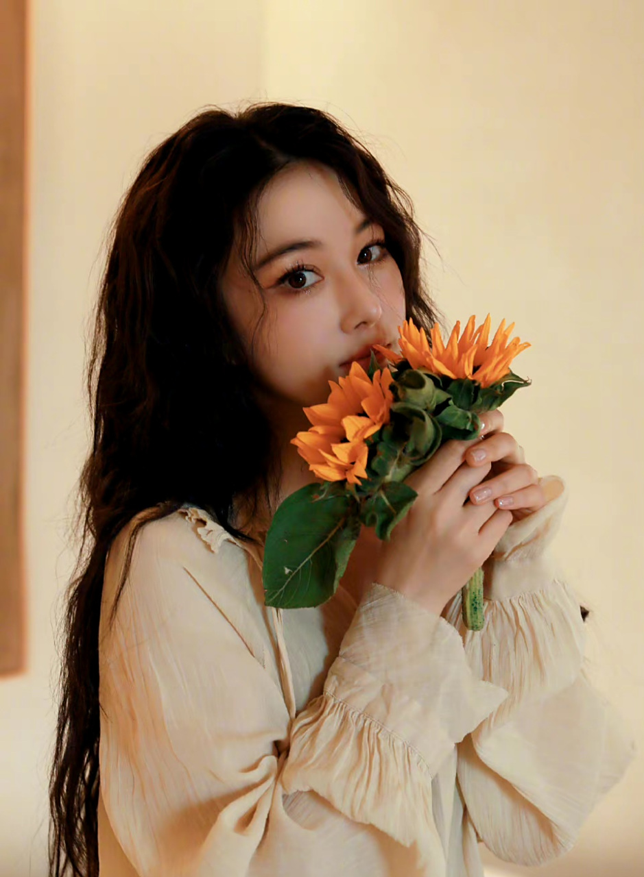 张馨予新造型好美啊