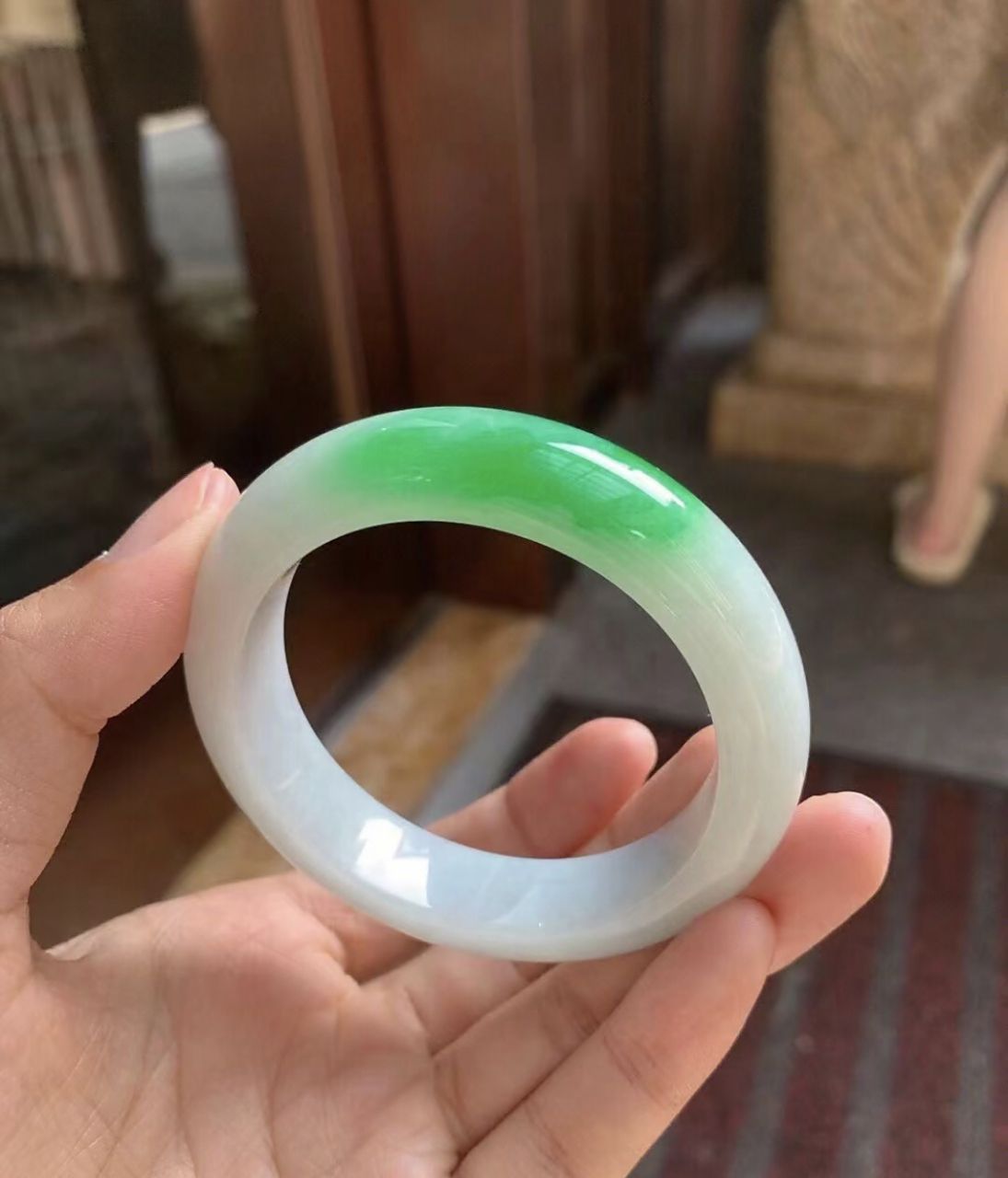 白底青翡翠手镯#翡翠# #传统文化# #翡翠手镯