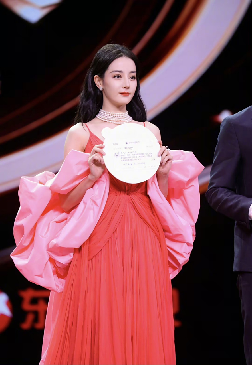 迪丽热巴未修原档生图,微博之夜生图尽情感受[舔屏] 676767热巴