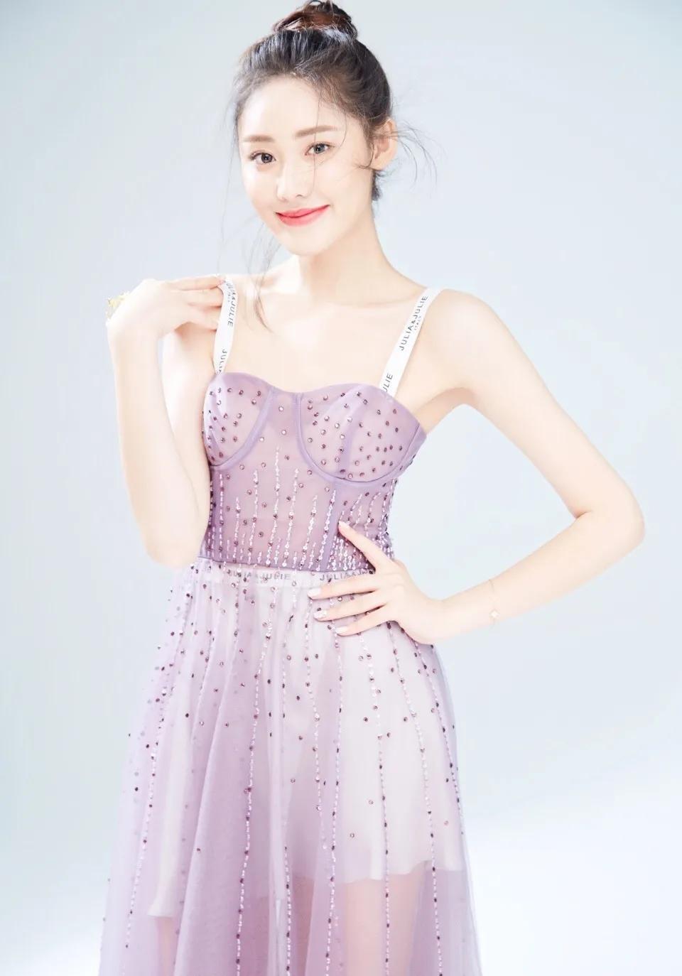 95后美少女荣梓希,青春活力,性感妩媚