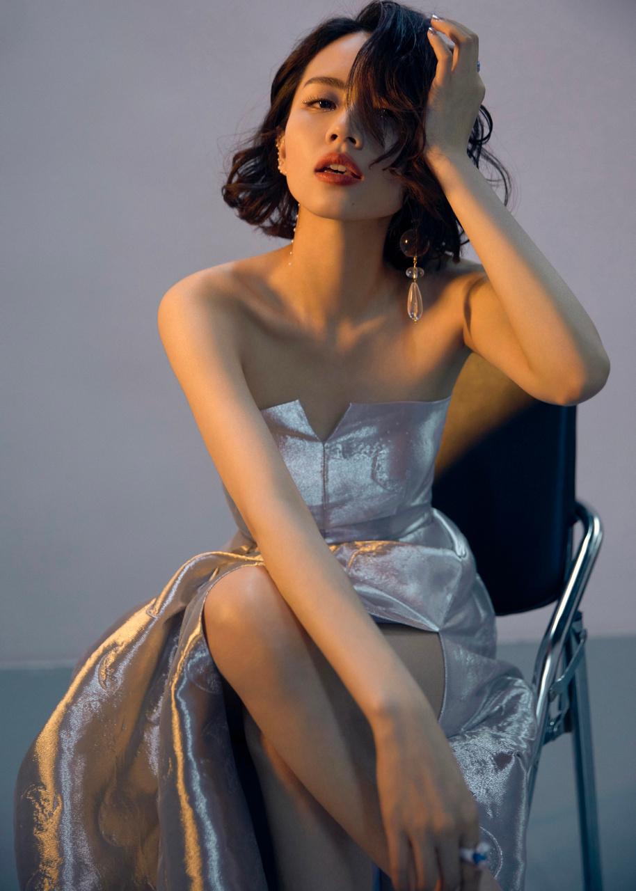 刘惜君 高跟凉鞋 黑色美甲[爱你][爱你] 676767