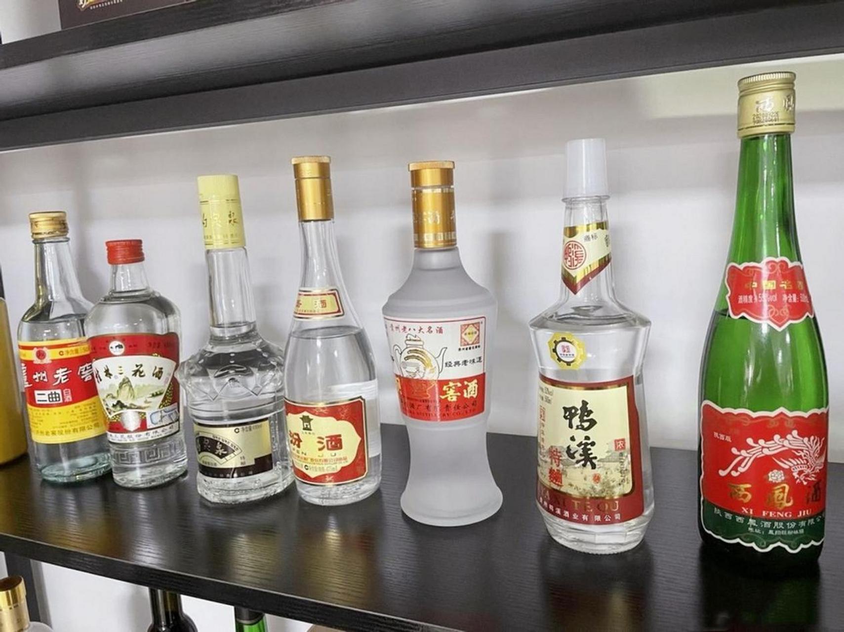 从古时候最早期的米酒,黄酒,再到近现代的白酒,啤酒,红酒等,酒的种类