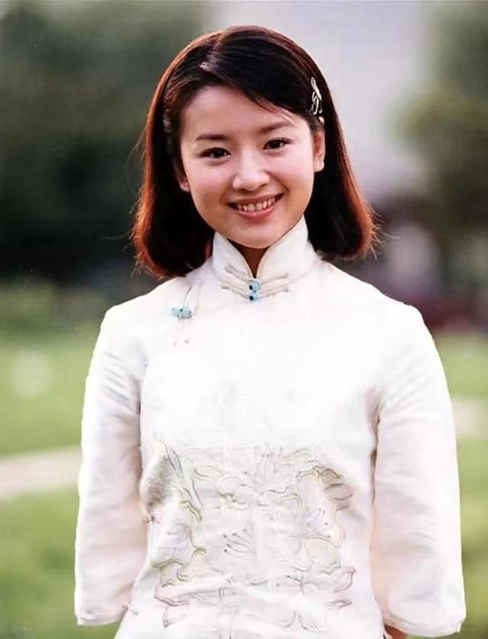 不得不说董洁在《薄冰》里面饰演的顾曼丽,表现是真