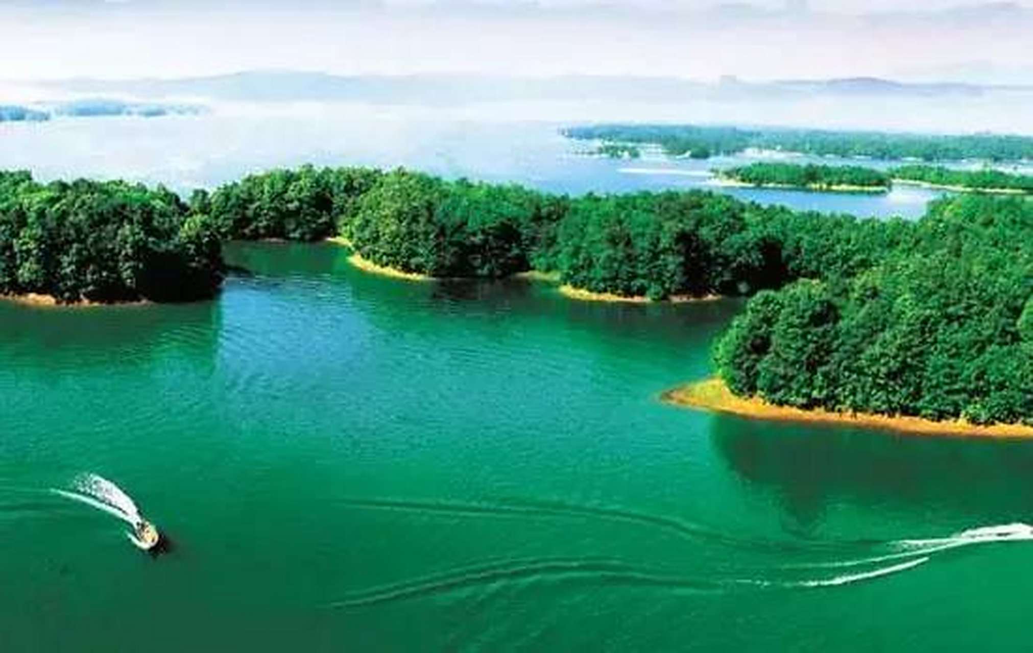 在河南众多的湖泊中,薄山湖是我最喜爱的之一,含蓄内敛,湖光山色.