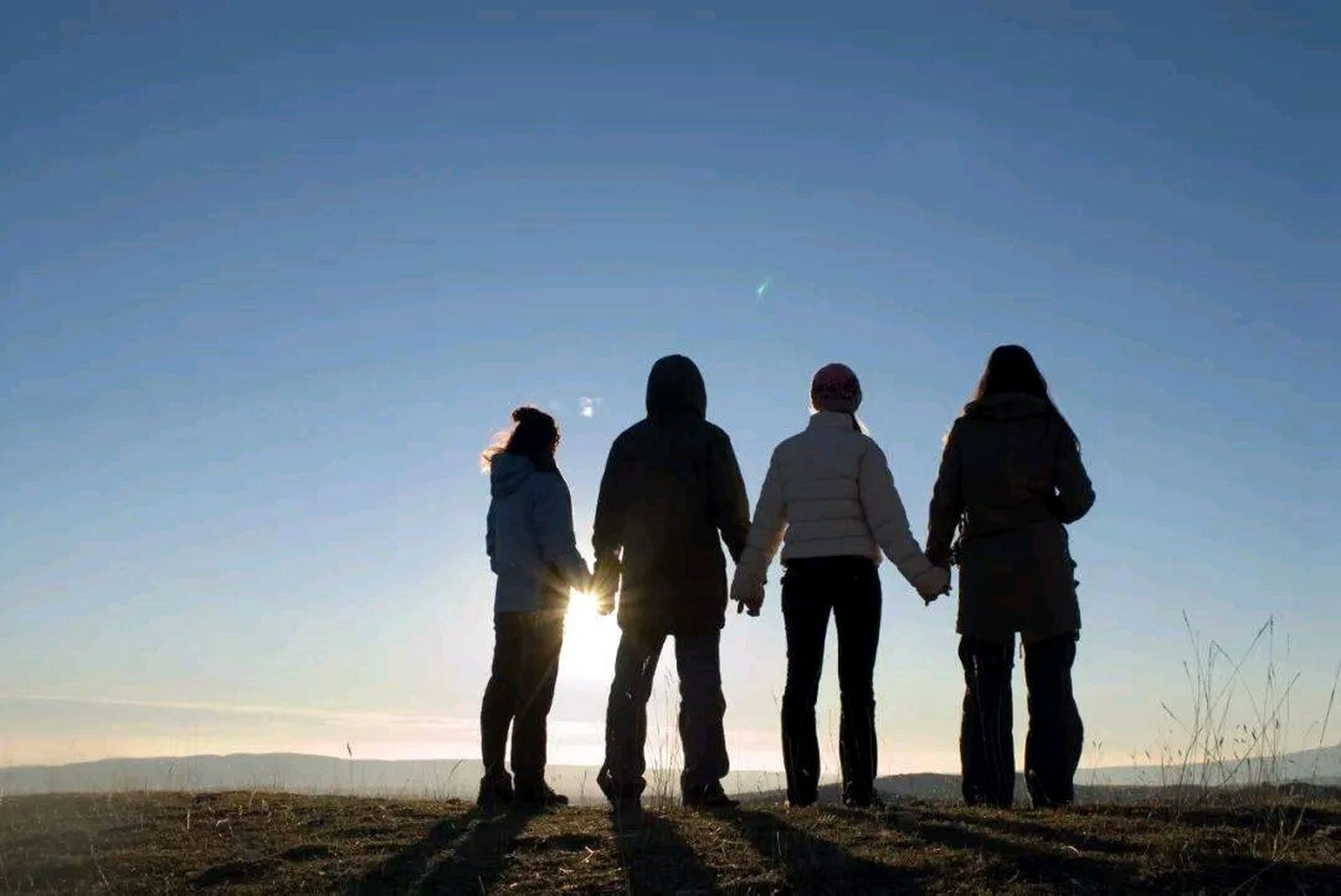 人与人之间相处需要彼此尊重,理解,关心和包容.以下是一些建议:  1.