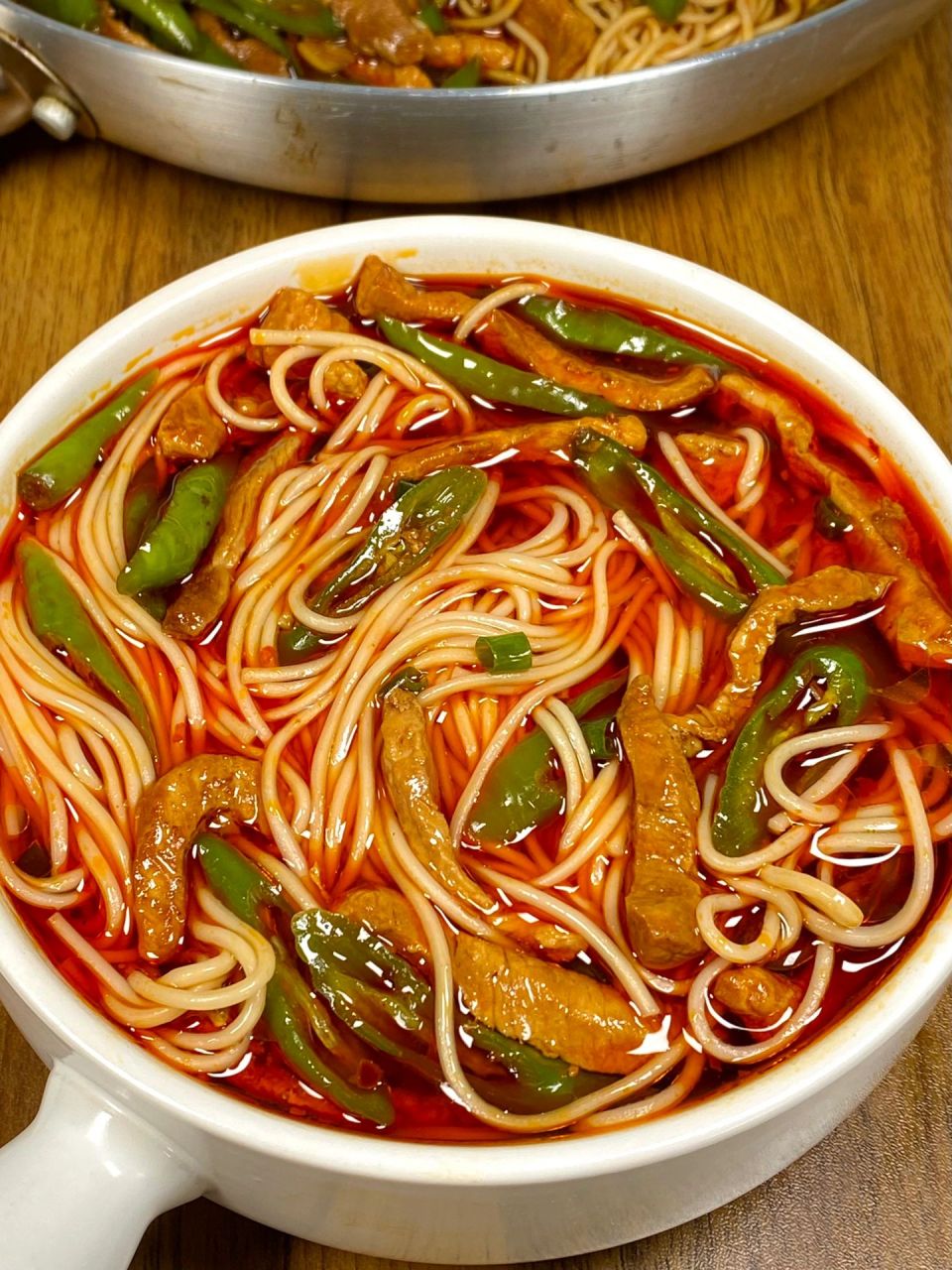 家人们,这碗青椒肉丝面真的泰绝啦～巨好吃[哇r][哇r] 青椒炒肉丝巨下