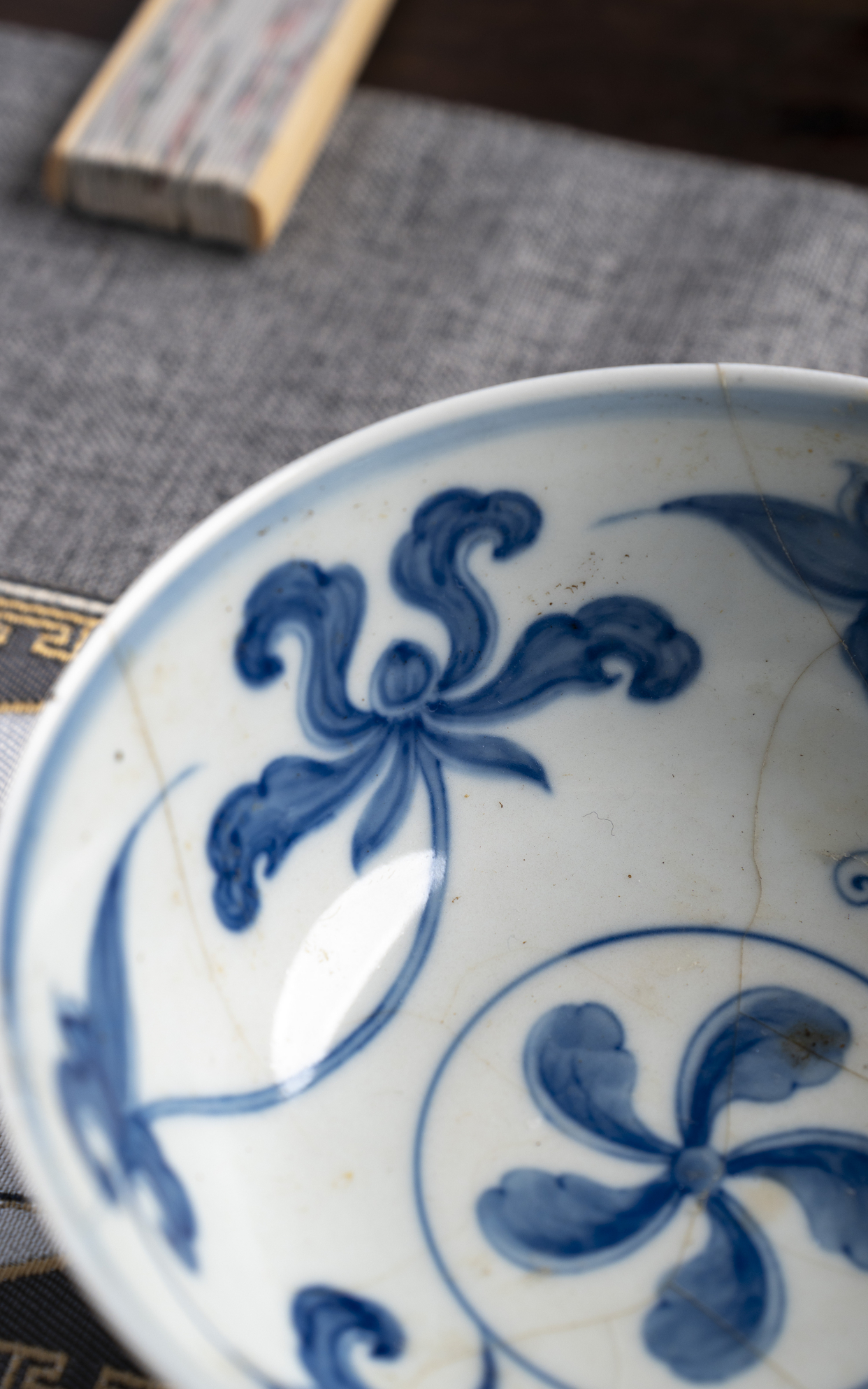 成化萱草纹宫碗