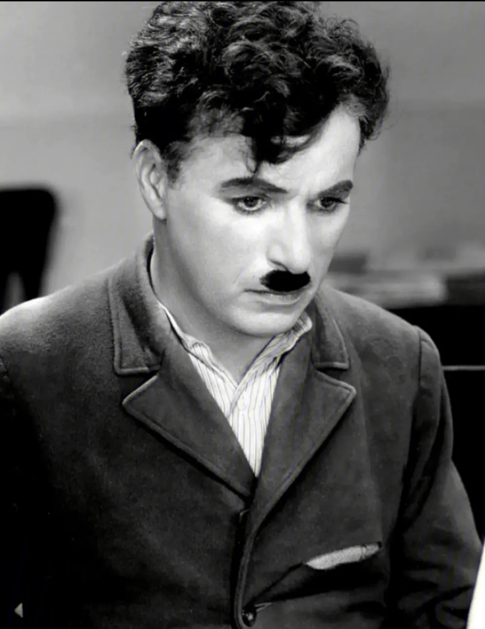 该片于1936年上映,是卓别林的首部对话电影作品