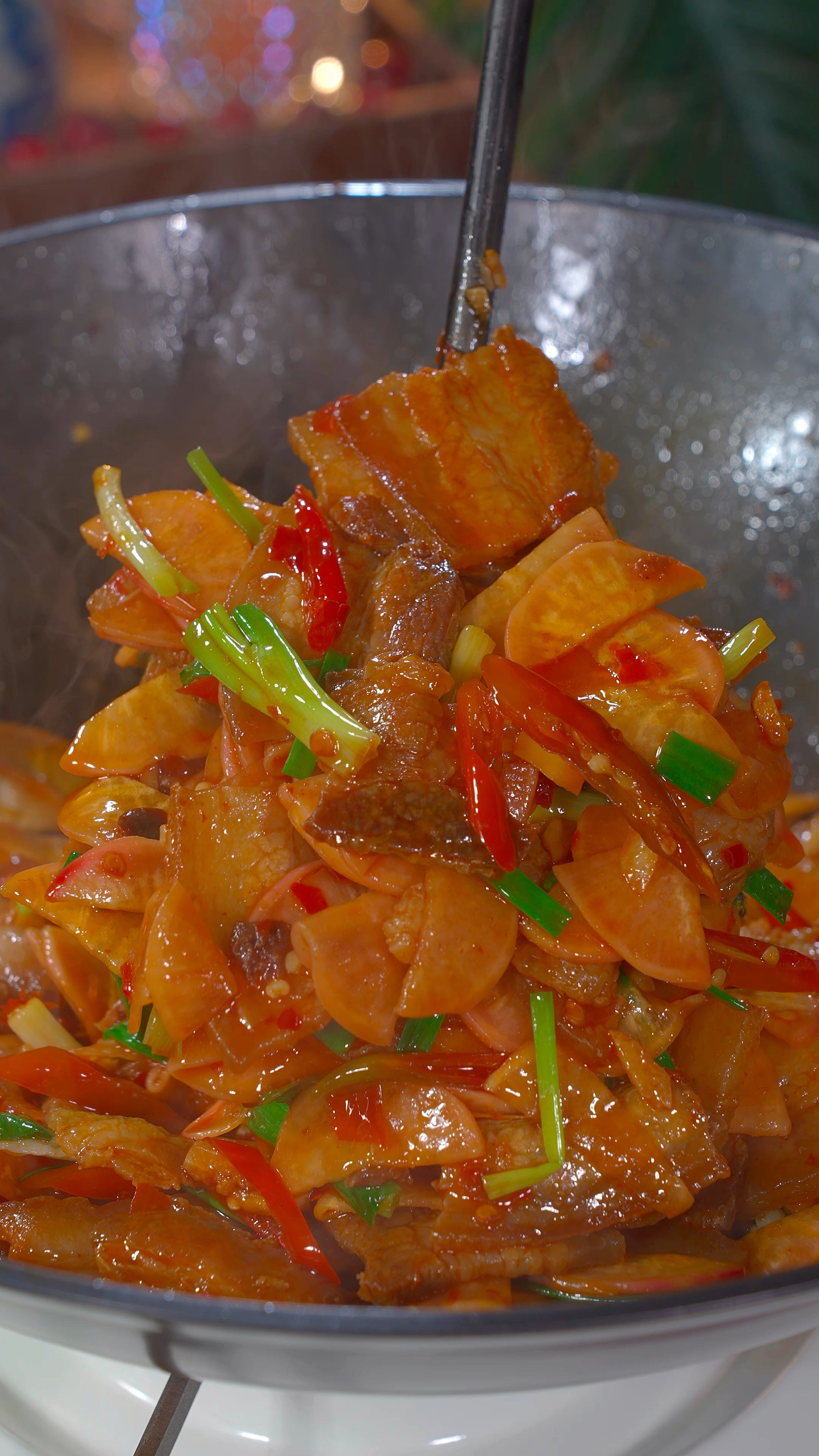 今天这道酸萝卜炒五花肉,简直是下饭届的天花板,酸爽开胃特别下饭