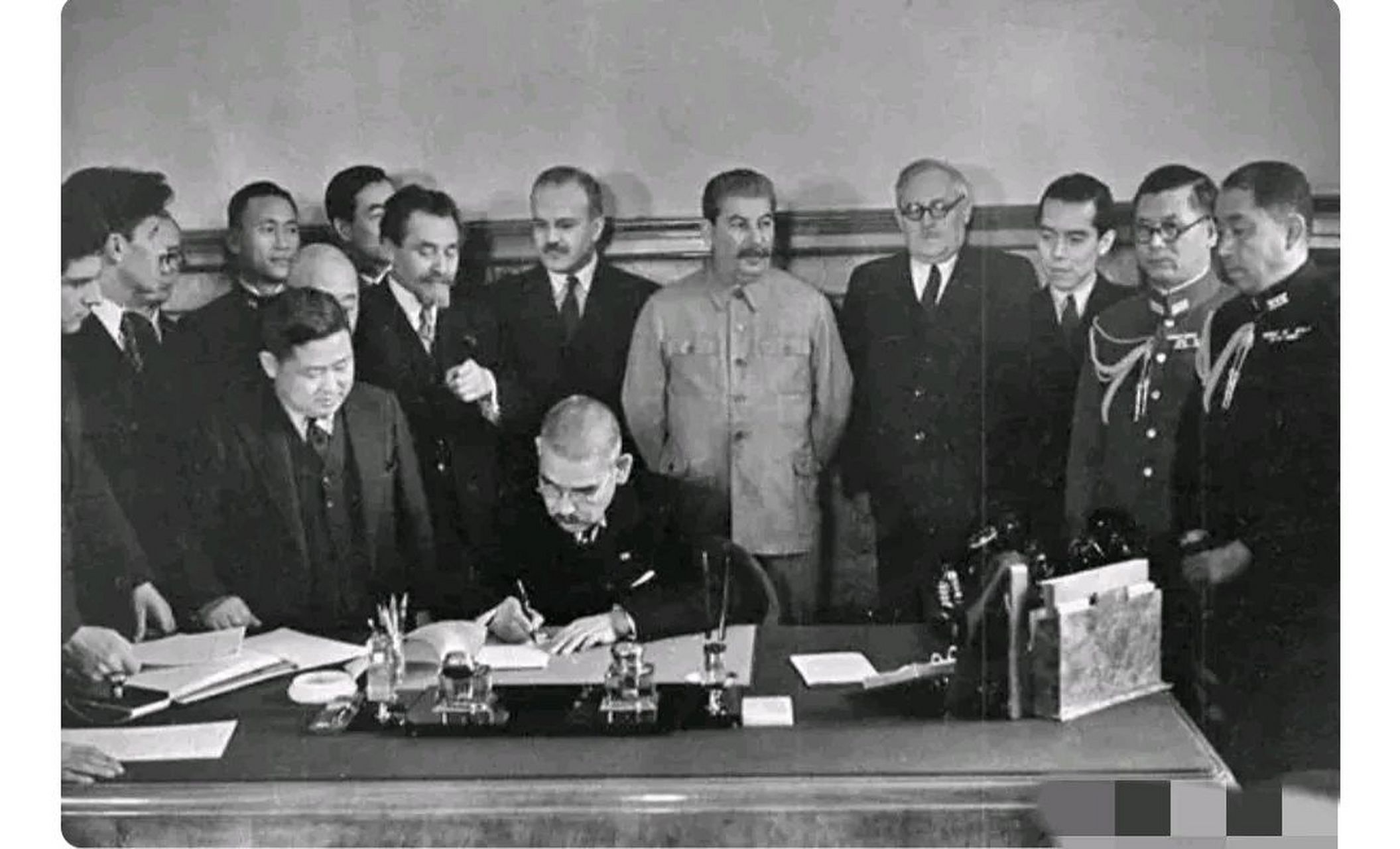 1941年,在同盟国之中,苏联是唯一一个个承认伪满洲国的, 这就是只要