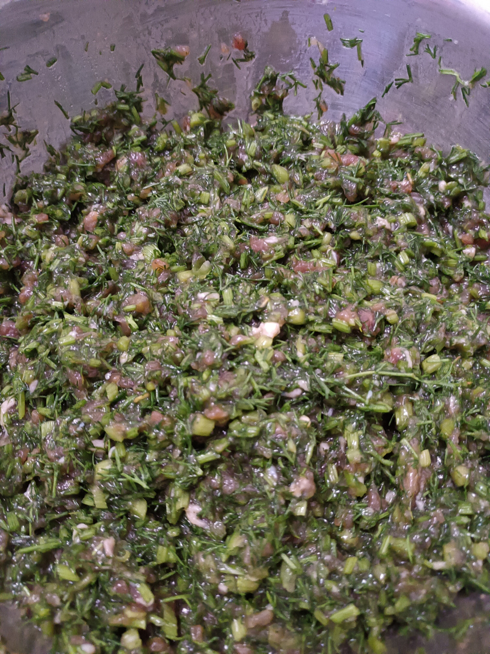 晚上在家给姑娘蒸包子吃!猪肉茴香!