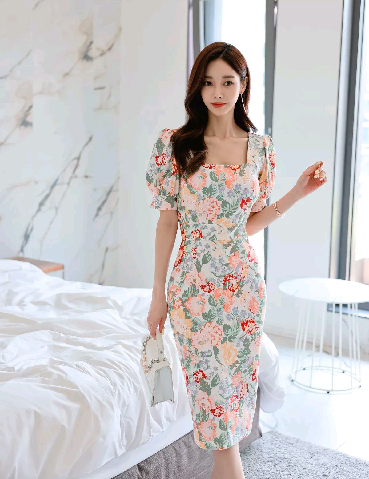 孙允珠美图欣赏:第1043期,缤纷幻彩阿尔卑斯山谷碎花裙