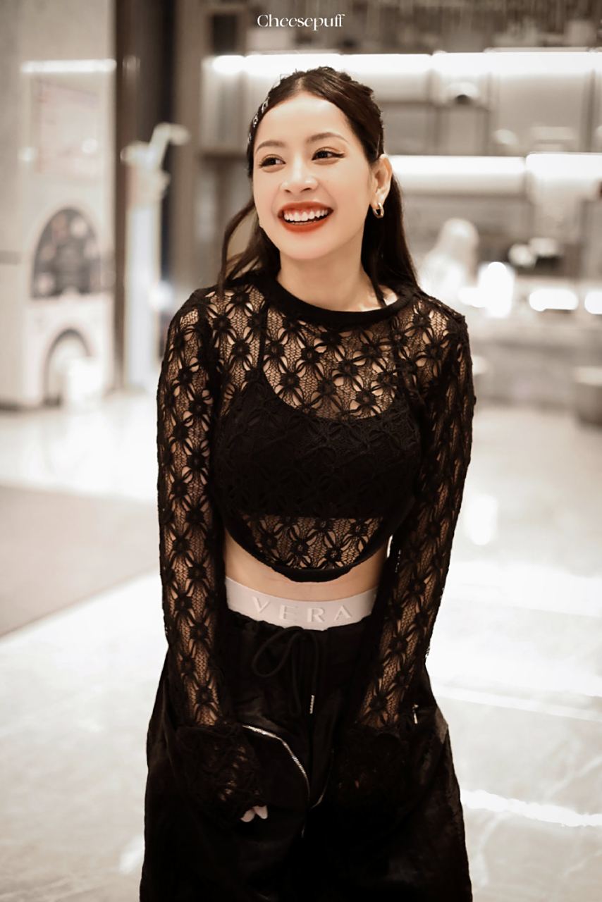 浪姐4的越南小姐姐芝芙,她的笑容是最自然,最明媚的.从内心笑出来的.