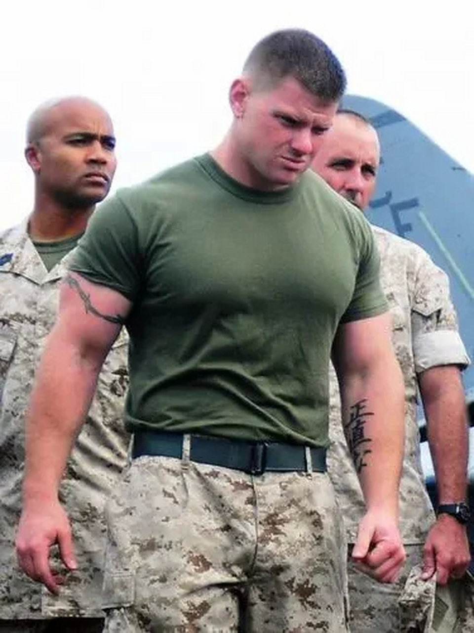 外国士兵肌肉发达,身材魁梧.那么上了战场,哪种体型更适合打仗?