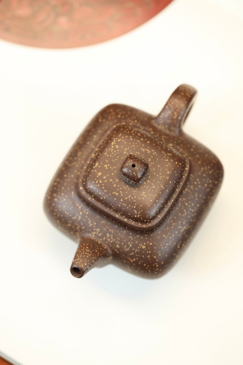 四方传炉·铺砂|优质紫泥|230cc|全手  器身形状以方器为基本形,但方