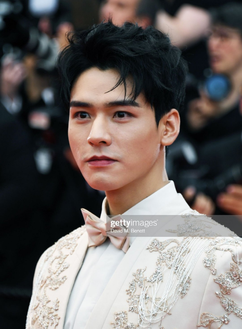 龚俊红毯怼脸生图来啦,好像皮肤有点差?#龚俊