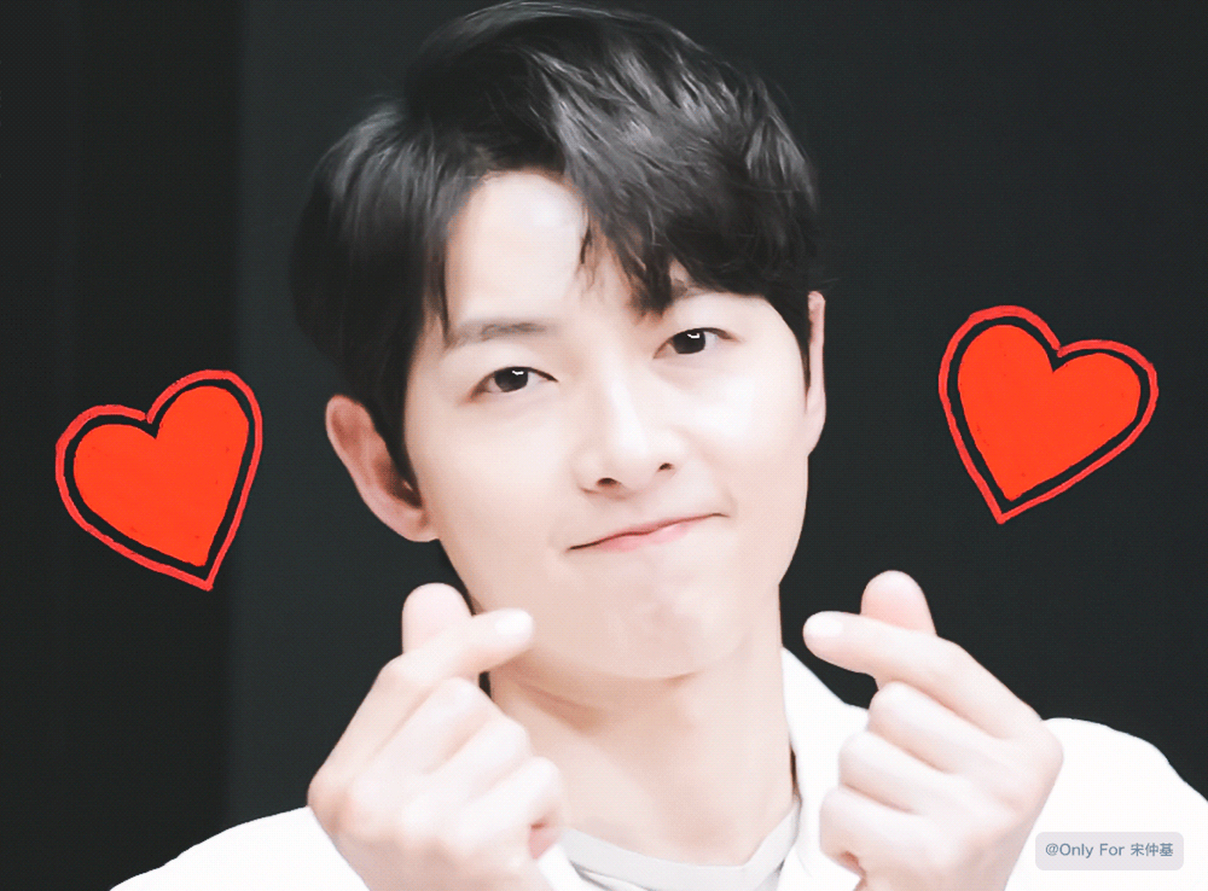 韩国网友送上祝福,宋仲基这次真的坠入爱河了,看得出来很幸福了