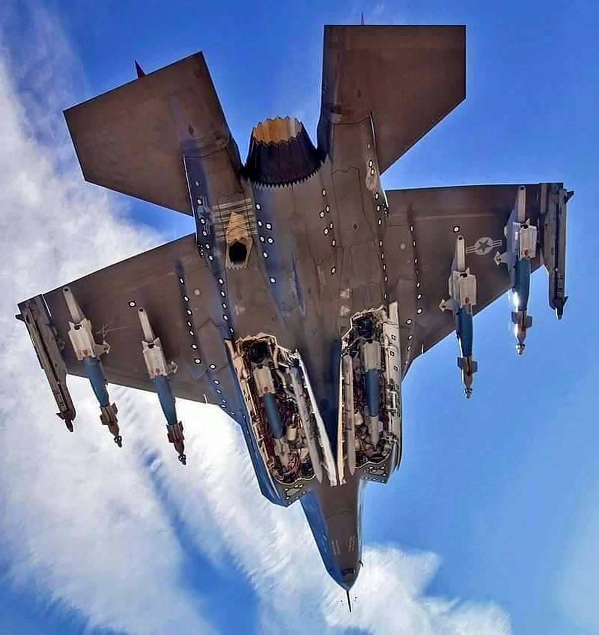 而肥电体积小,挂载能力超强