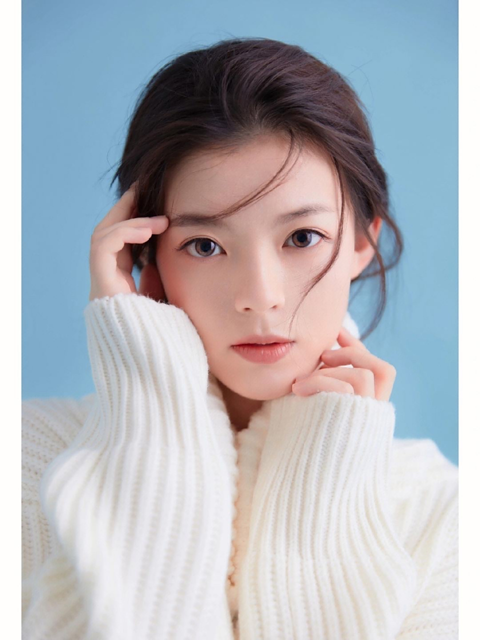 关畅,出生于河北省唐山市,毕业于北京电影学院表演系,中国内地影视女