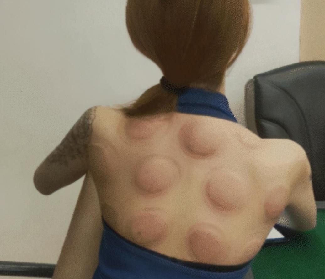 公司新来的女同事,脸上写着生人勿近的表情,我该怎么办好呢?