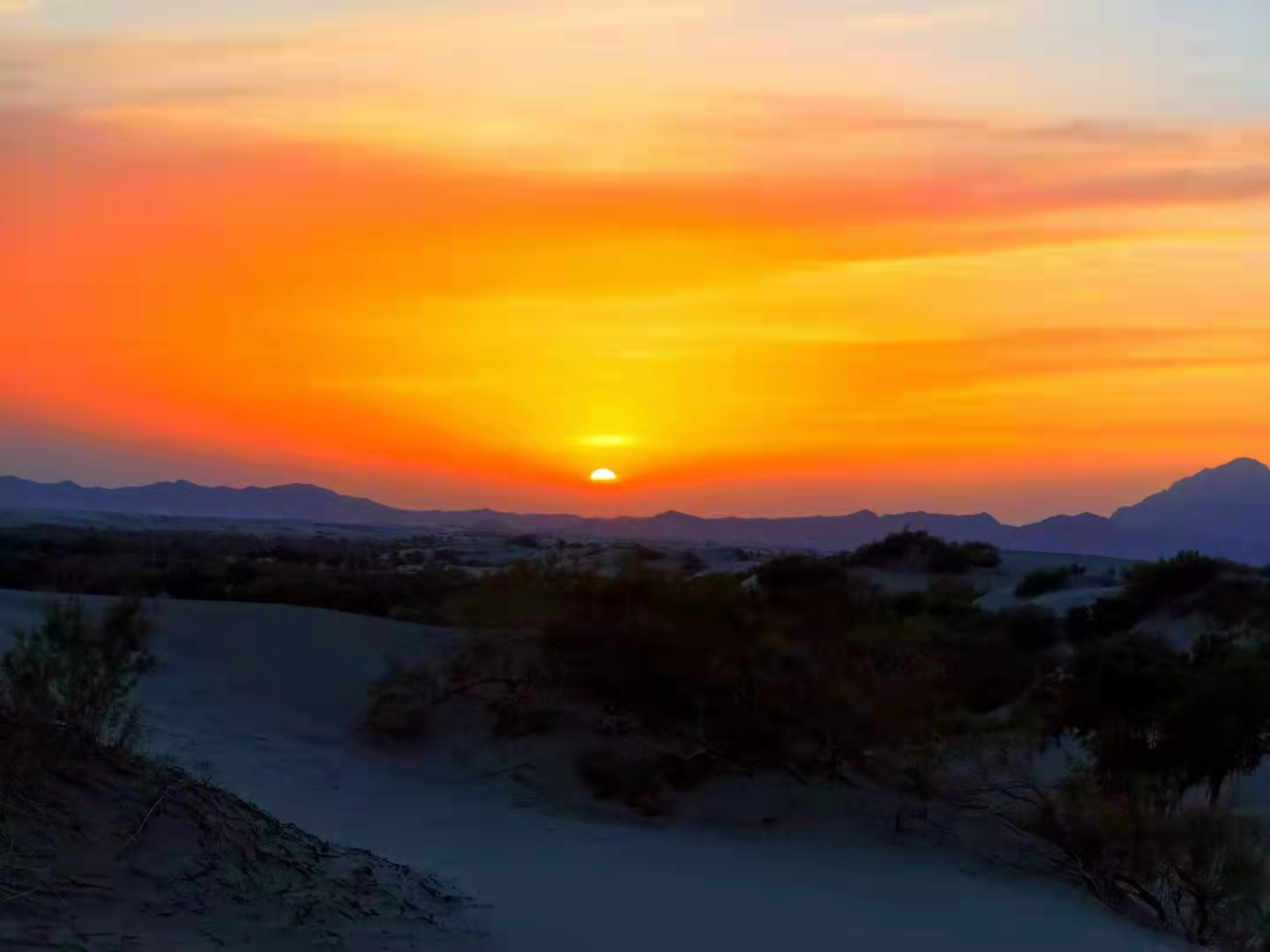 大漠孤烟直,长河落日圆