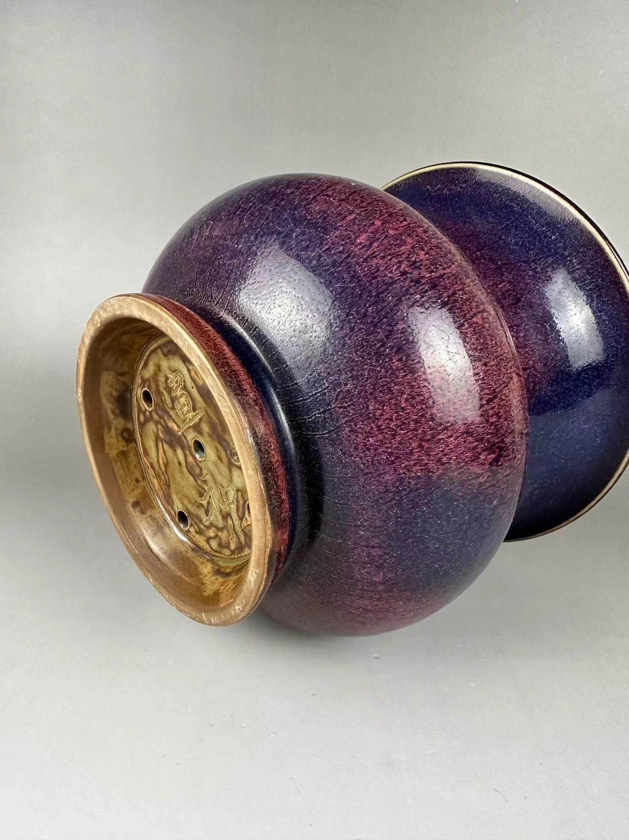 宋钧窑玫瑰紫釉渣斗式花盆