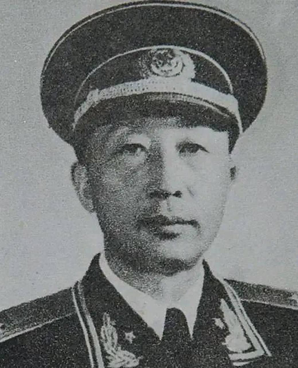 由于张学思的特殊身份,包括校长在内的许多人都巴结他.