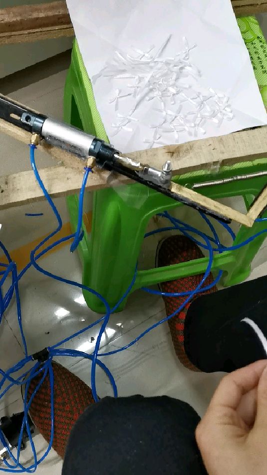 自己做的半自动打蝴蝶结机