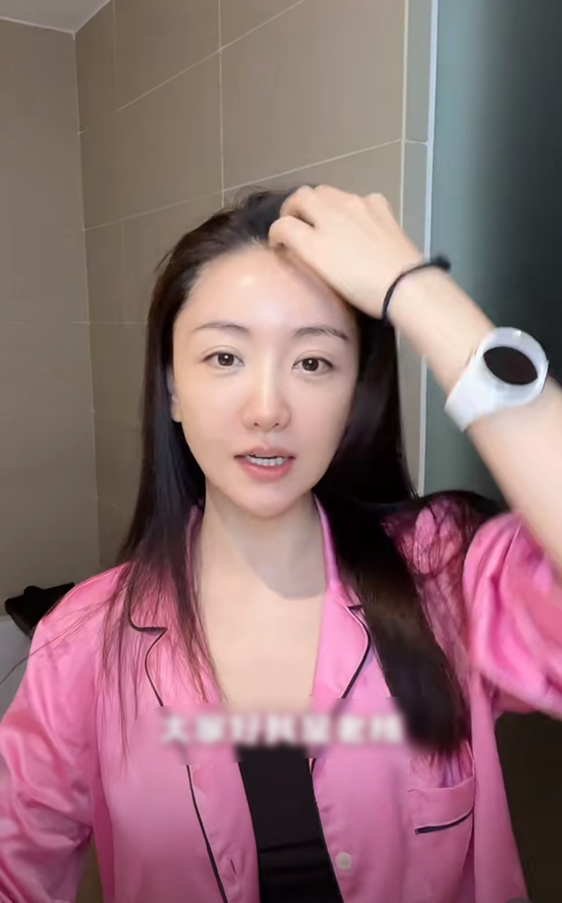 杨蓉再次分享纯素颜,她是被忽略的原生态美貌,皮肤状态完全可以比得过