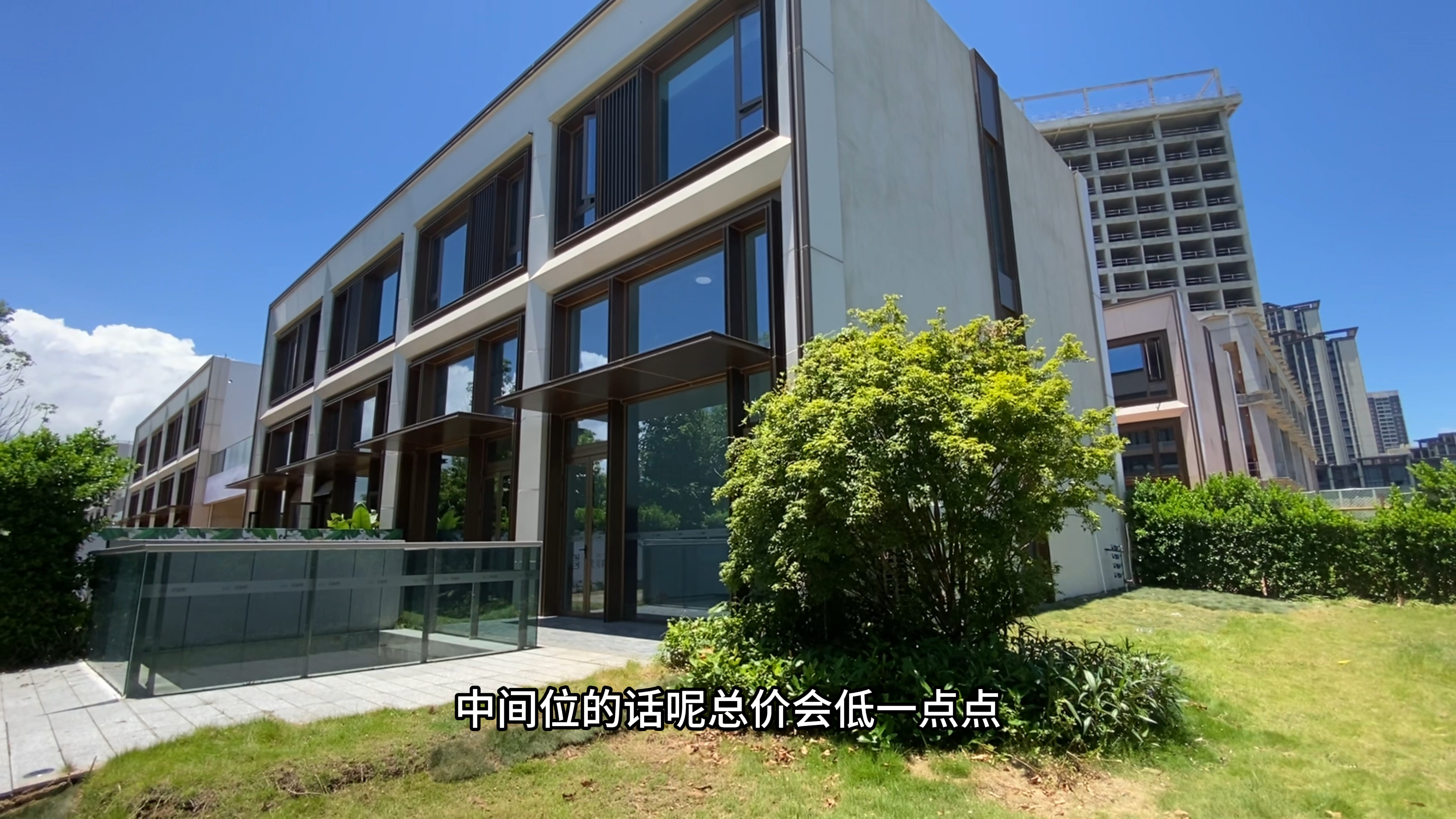 在珠海金湾区,湿地公园旁边,有套小商墅也不错,可以办公开民宿