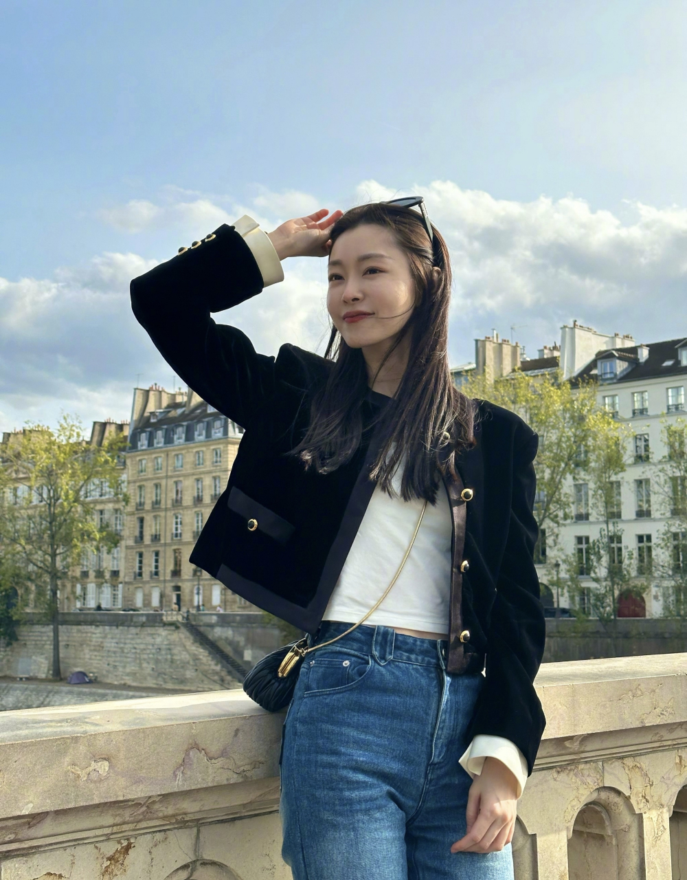 宋轶气质绝了# 宋轶黑色小香风外套77牛仔裤,人和衣服好适合呀