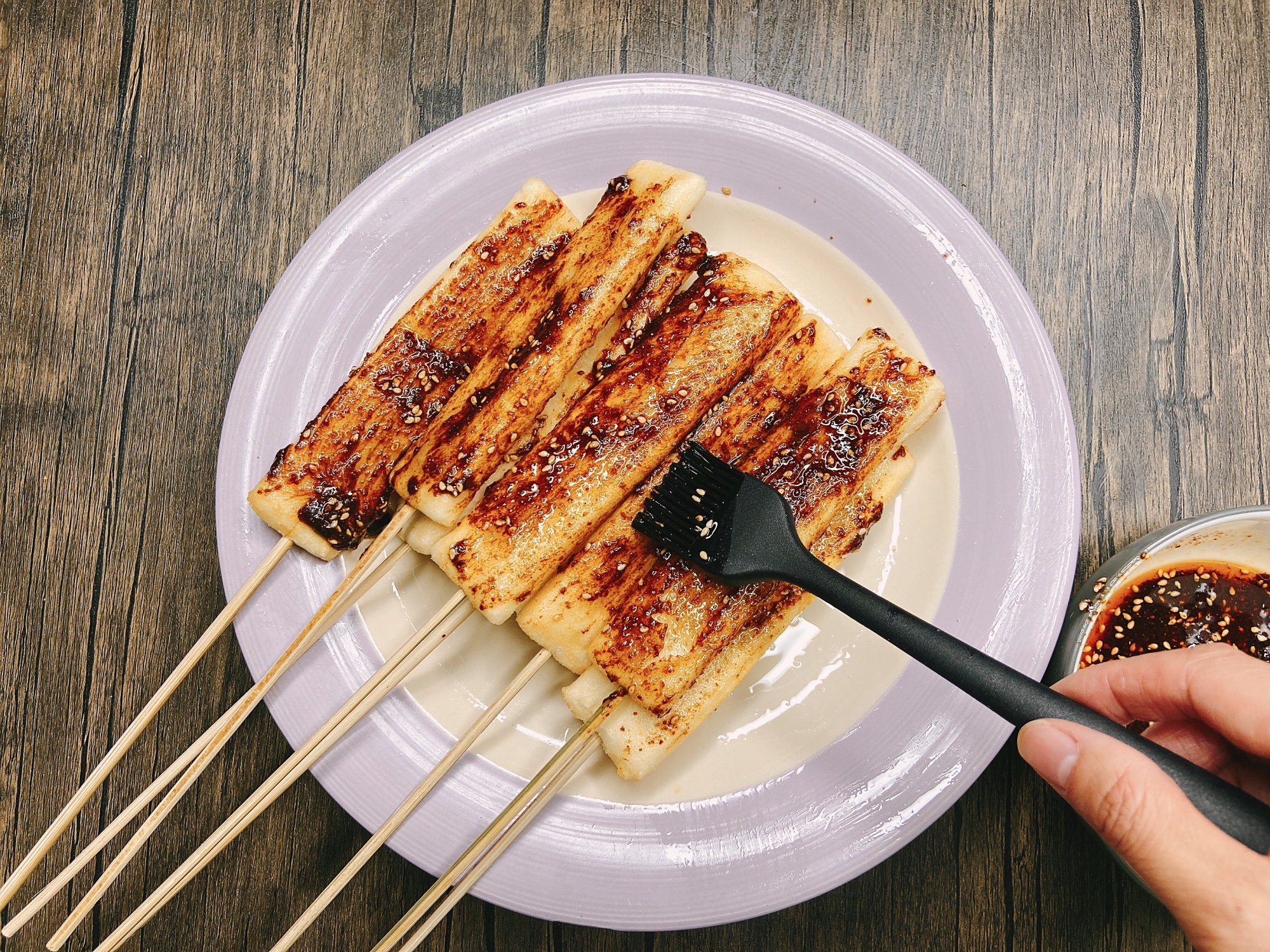 炸年糕太好吃了,外表酥脆,内里软糯,附赠万能的炸串酱料