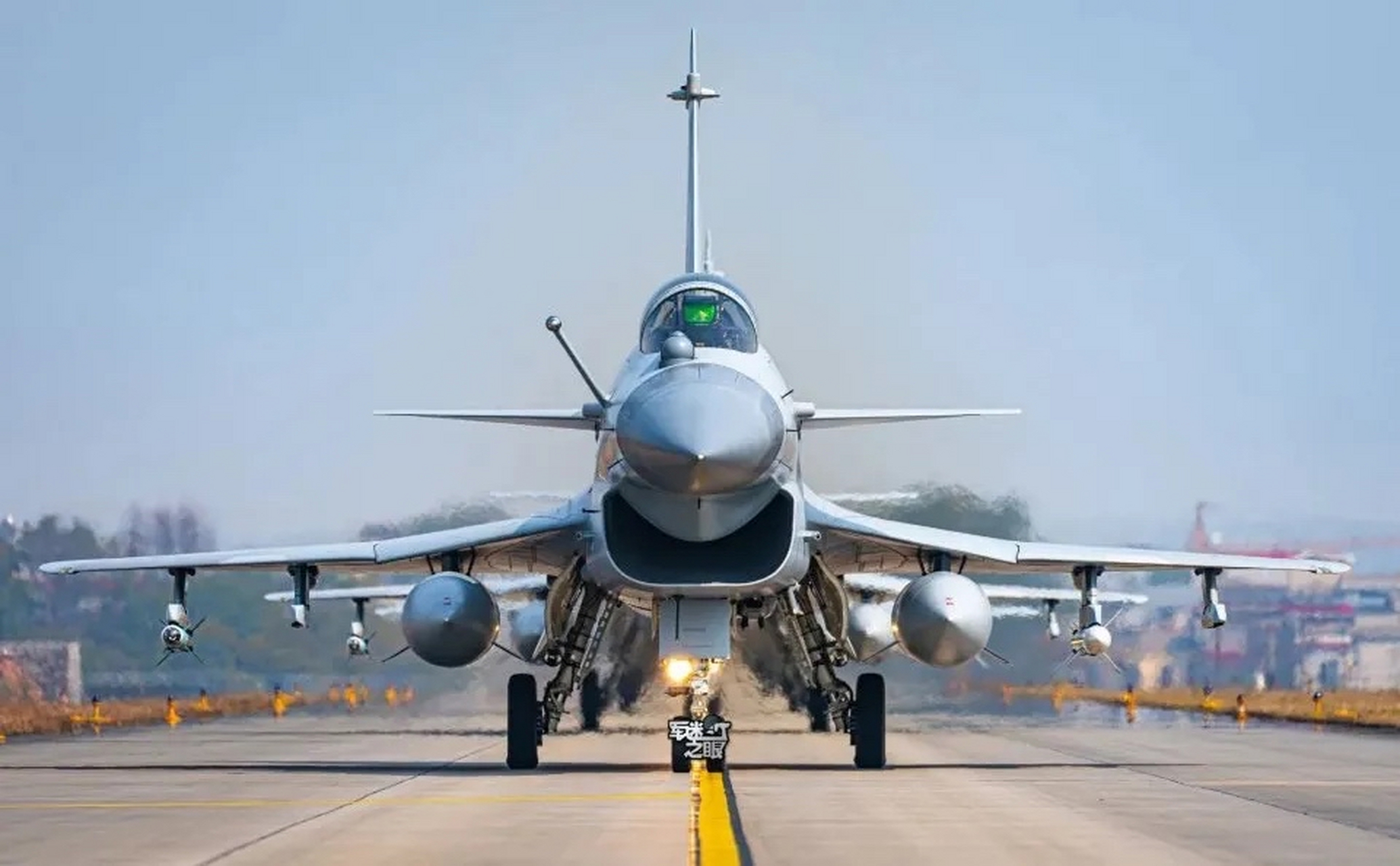 歼-10战斗机的证件照
