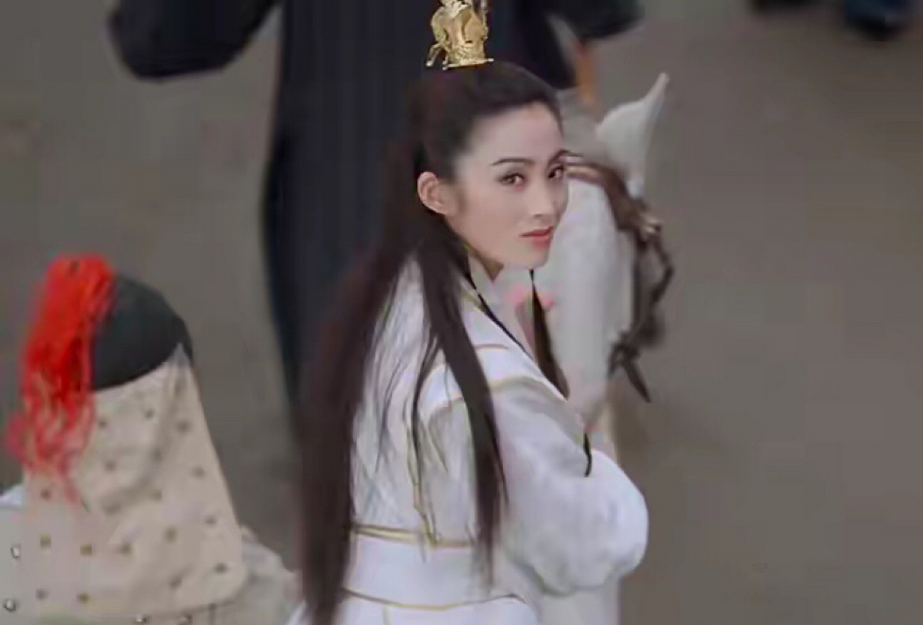 女神张敏的回眸太经典了,回眸一笑百媚生,至今无人可以超越.