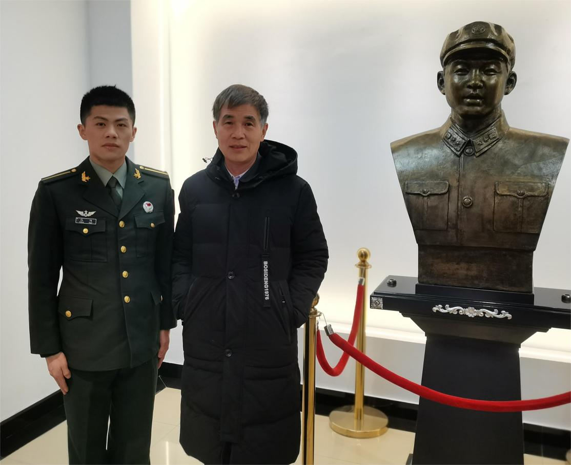 抚顺军分区举行"学习雷锋与传承红色血脉"报告会