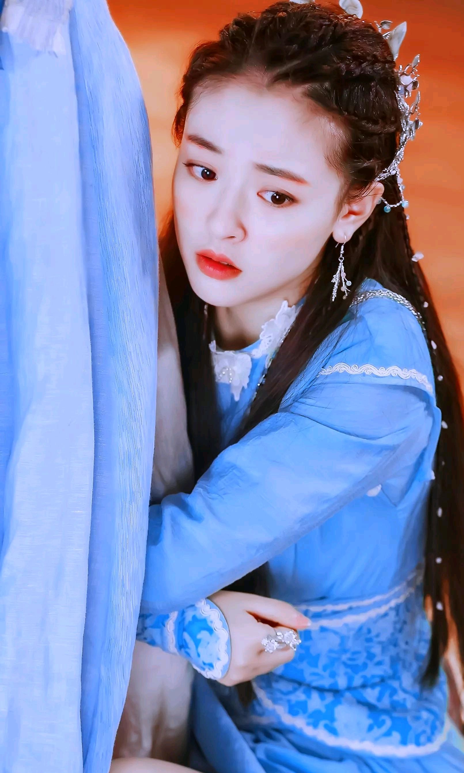 精美图集|你觉得吴倩古装好看,还是现代装好看