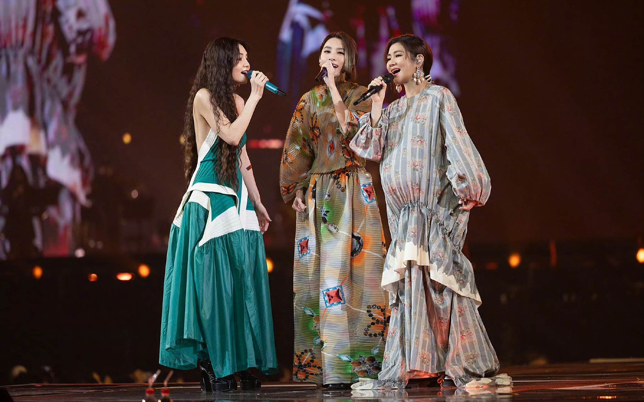 ella晒she合照,表白任家萱,田馥甄.