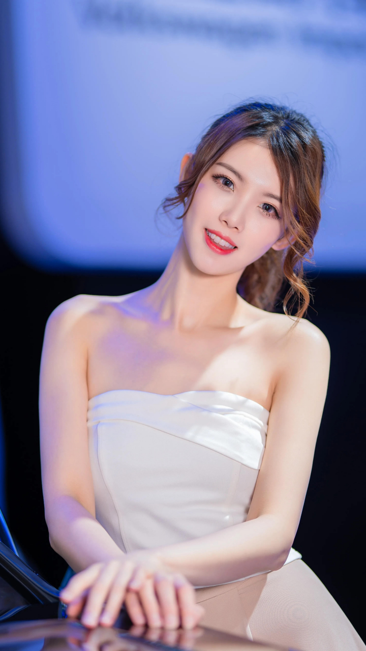 女神级车模～黄义婷[鲜花]