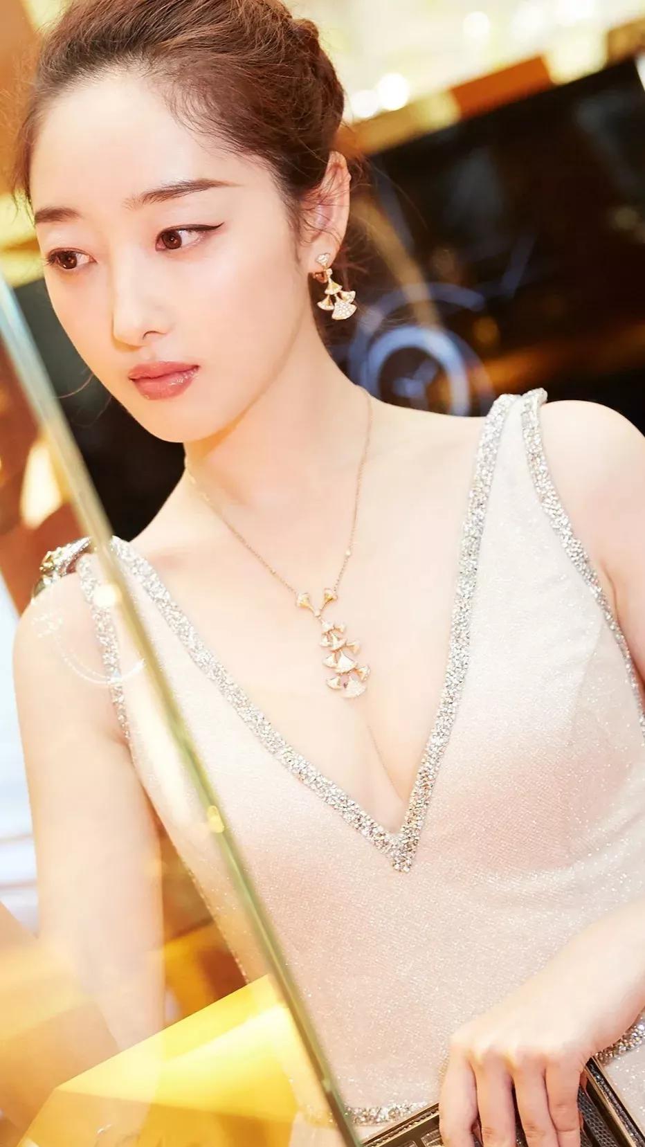 蒋梦婕高清写真太迷人了,沉鱼落雁,闭月羞花