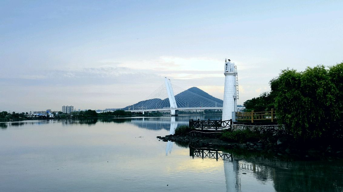 广东中山板芙雨后的江畔