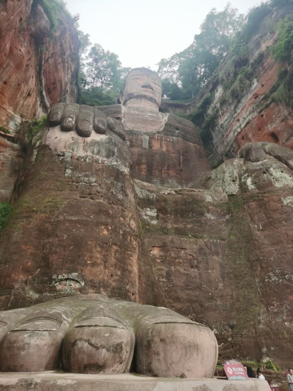 弥勒佛坐像——四川乐山大佛建在大渡河,青衣江,岷江的交汇处,高71米