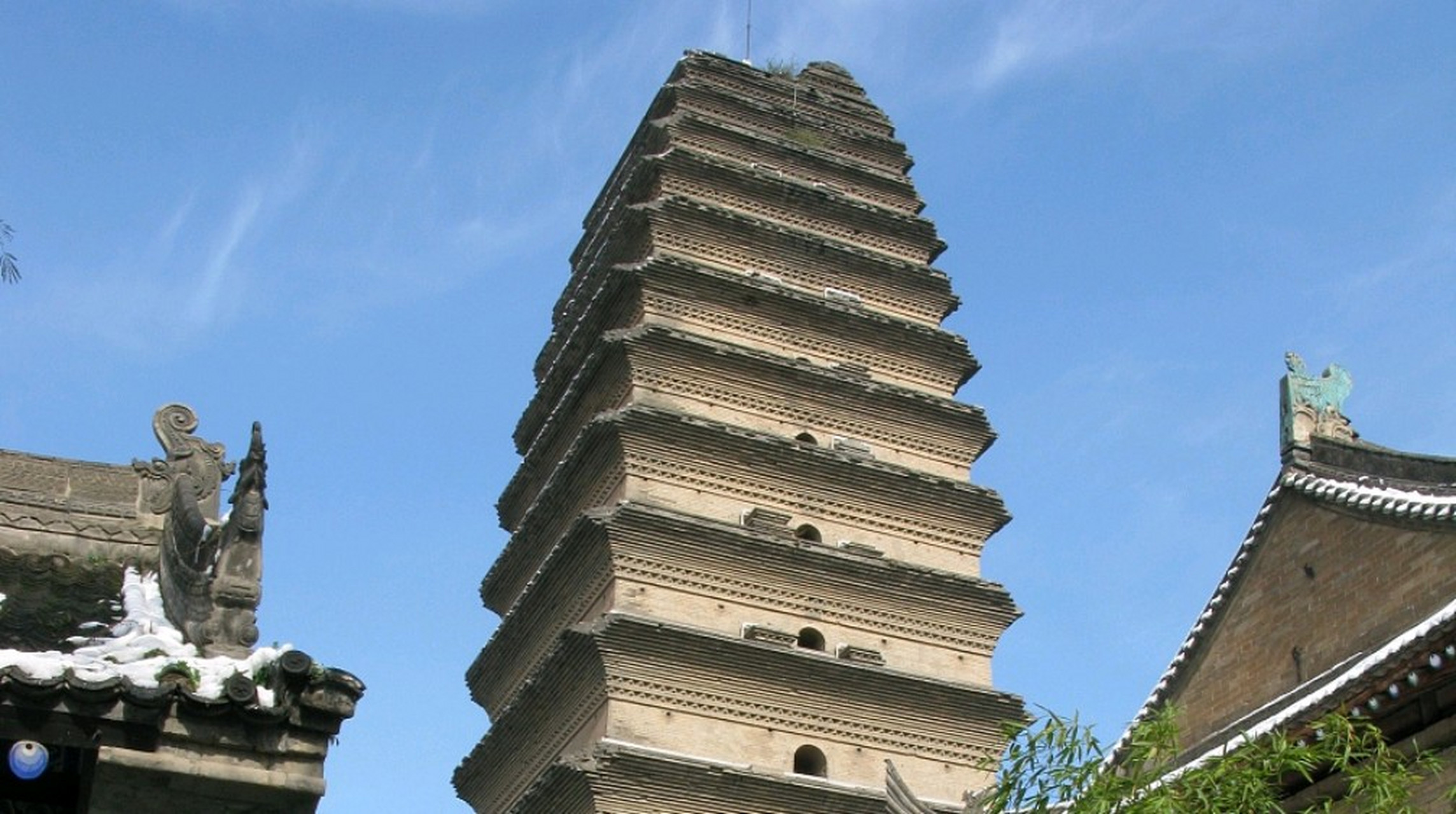 西安小雁塔,也称为"荐福寺塔",位于中国陕西省西安市南郊的荐福寺内.