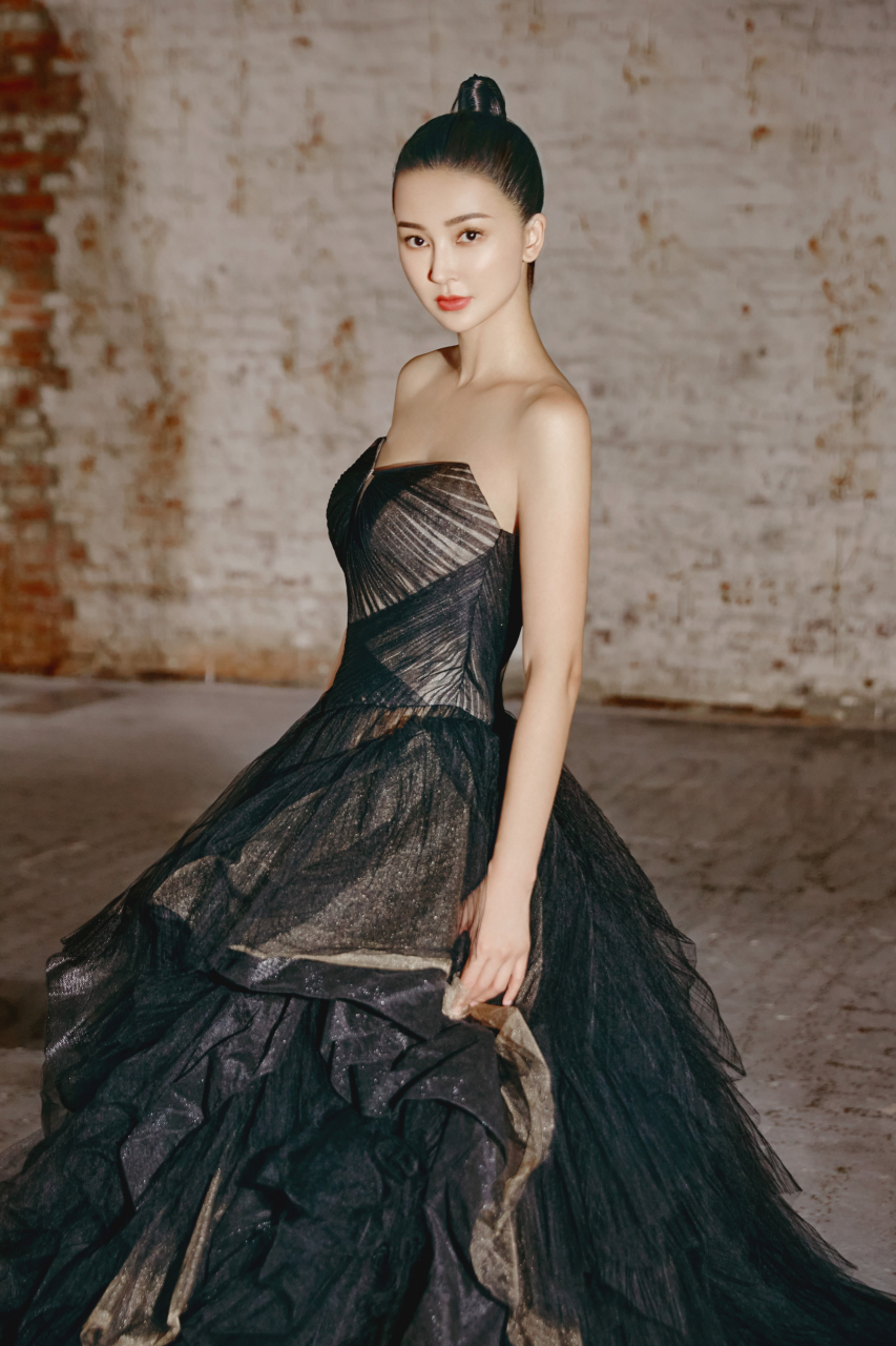 美女演员姚星彤写真大片～黑孔雀