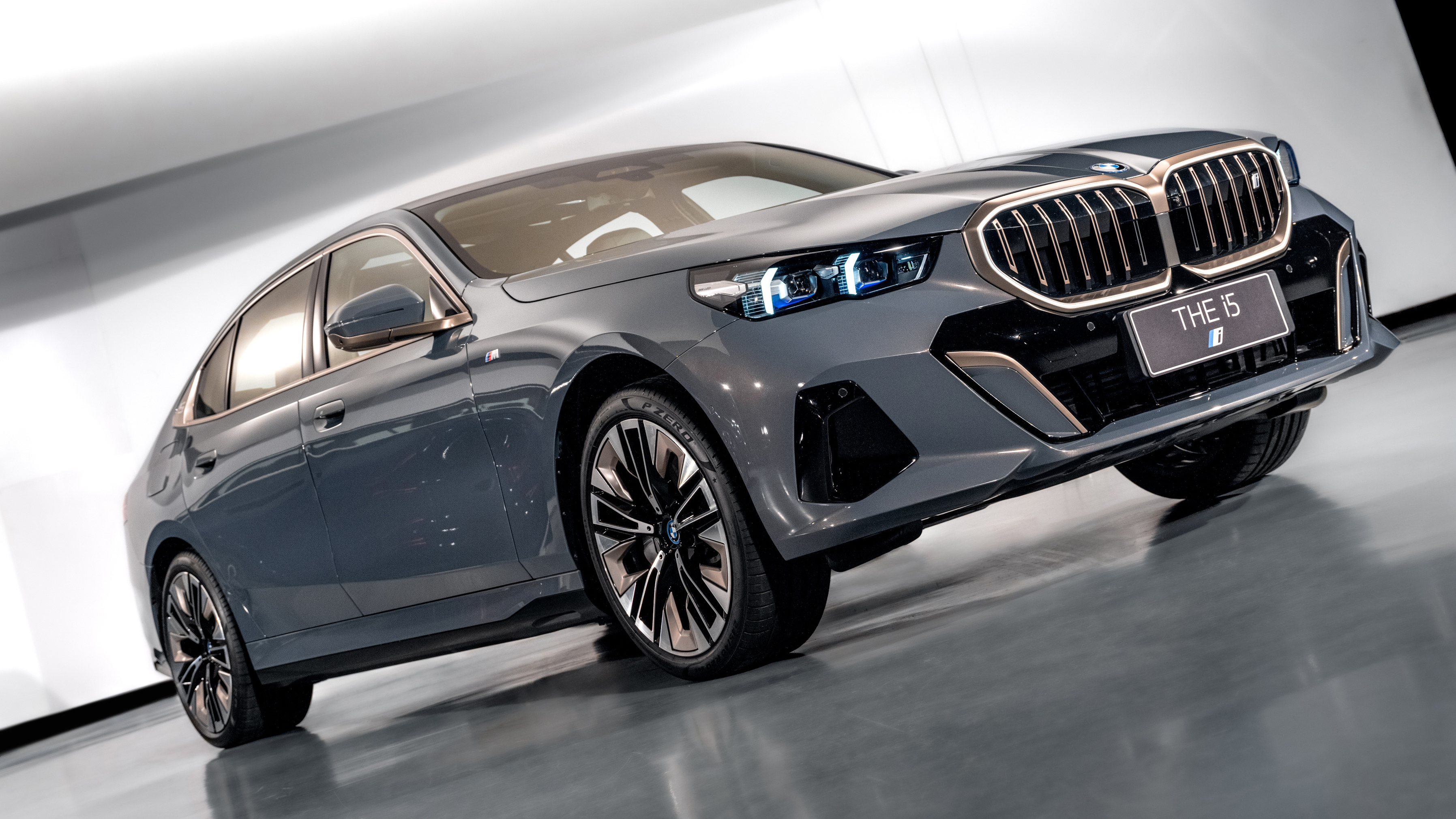 全新一代宝马5系/i5正式发布,明年1月底上市,你心动了吗