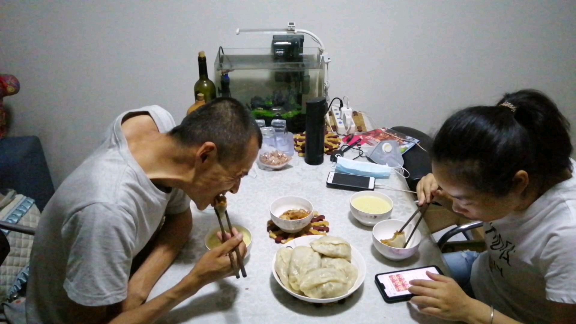 小伙做萝卜丝馅大蒸饺,薄皮大馅,咬一口直流油,真过瘾