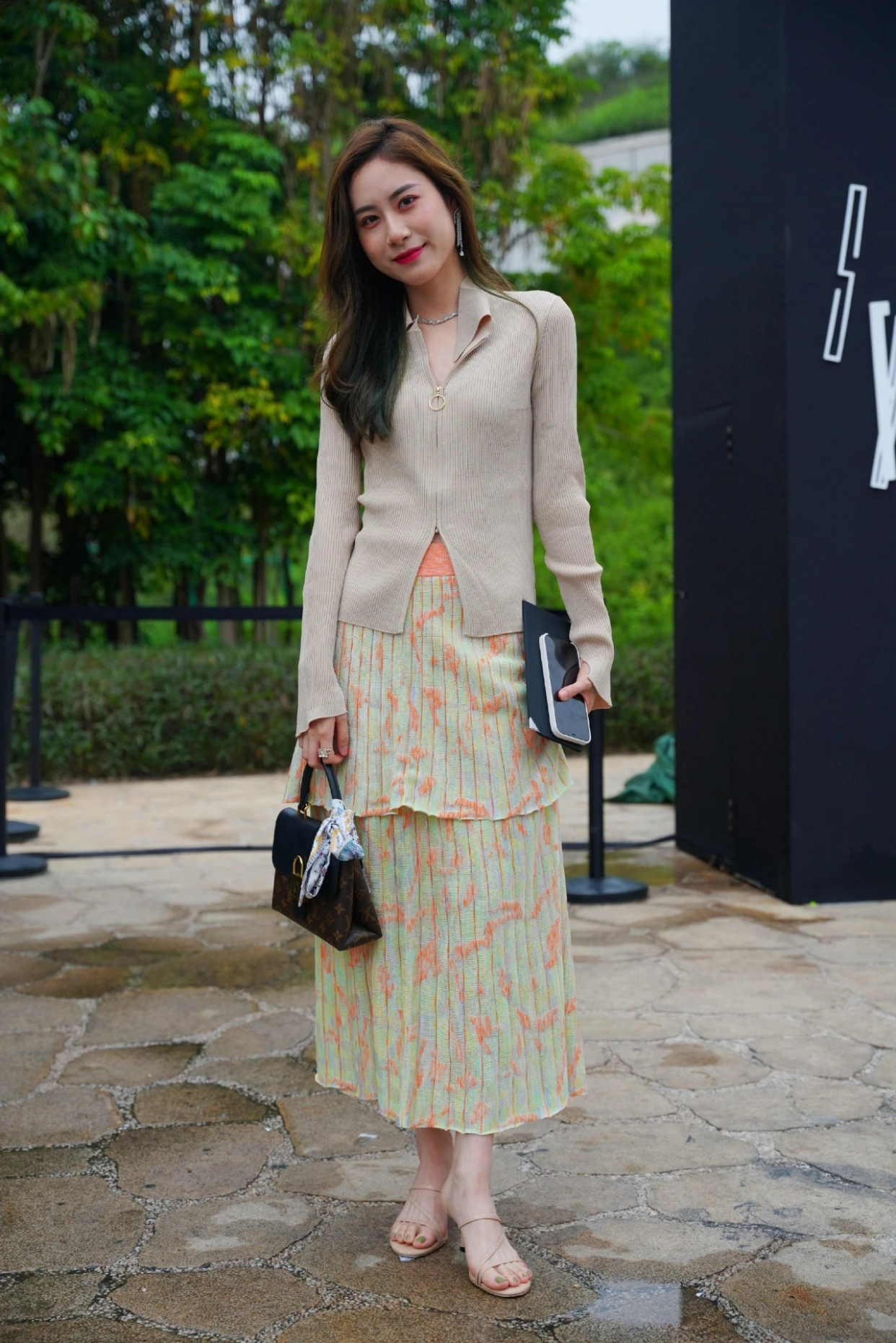 美女街拍美术馆