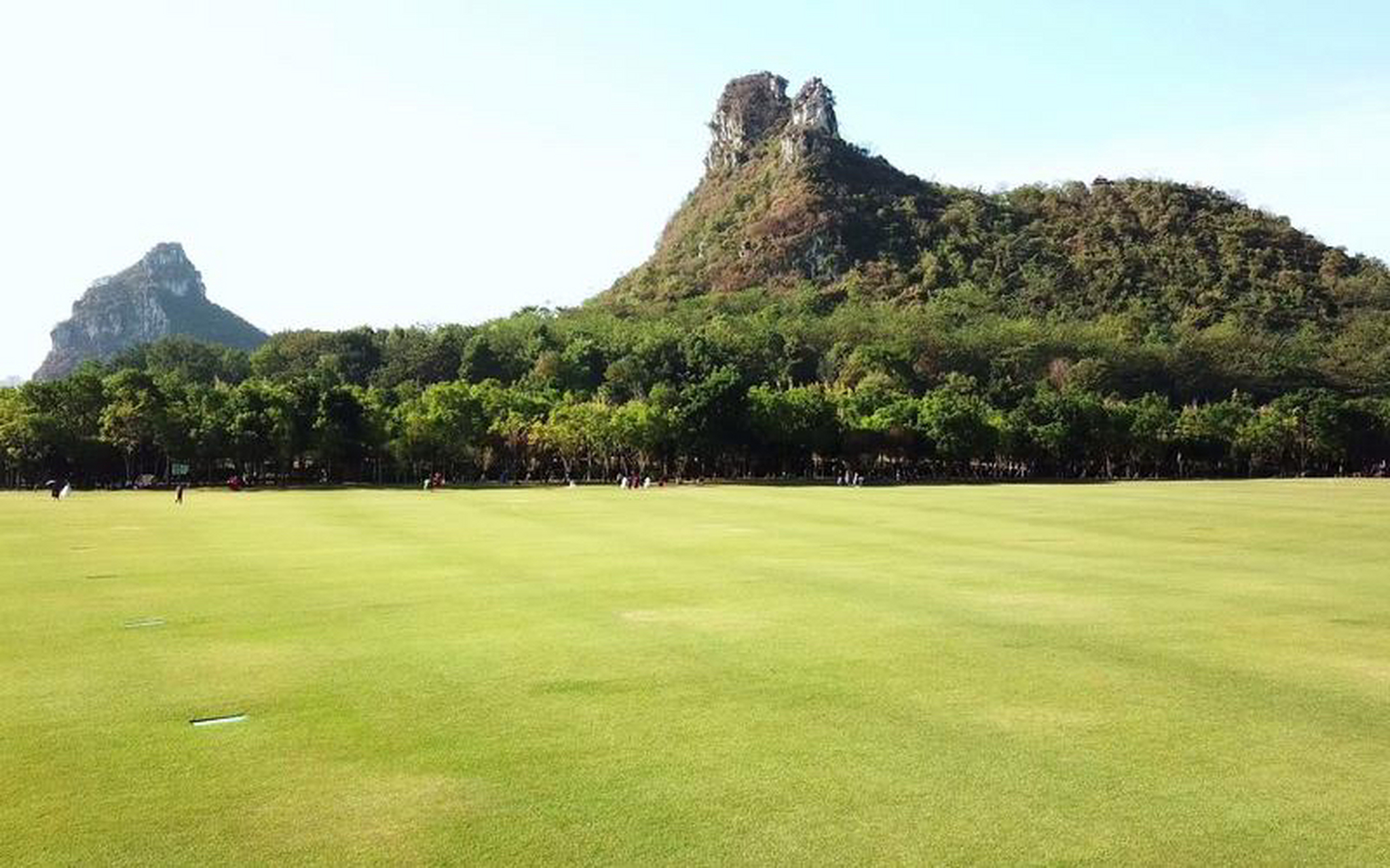 柳州市马鹿山公园大草坪两个月的养护期近日即将结束,预计于本月29日