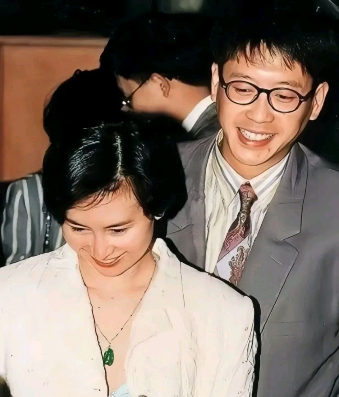 1991年何超琼和许晋亨结婚,婚宴摆了三天三夜2000年何超琼提出离婚 九
